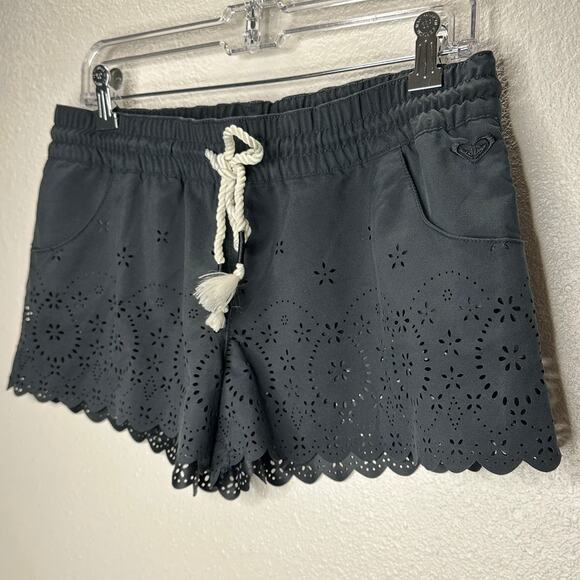 Roxy Black Floral Laser Cut Scalloped Edge Tie Waist Shorts S - Picture 3 of 14